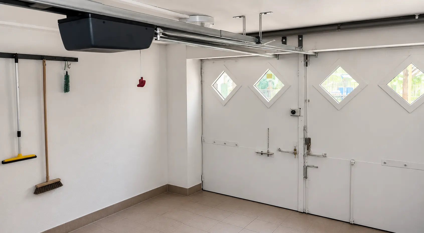 Kétszárnyú garázsajtó nyitó motor adapter rudazattal